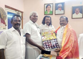 காமராஜரின் 123வது பிறந்தநாள் விழா முன்னாள் அமைச்சர் அதிமுக மாநில வர்த்தக அணி செயலாளர் சி.த.செல்லப்பாண்டியனை நேரில் சந்தித்து பெருந்தலைவர் மக்கள் நலச்சங்கம் அமைப்பு தலைவர் எஸ்.பி. மாரியப்பன் அழைப்பிதழ் வழங்கினார்.