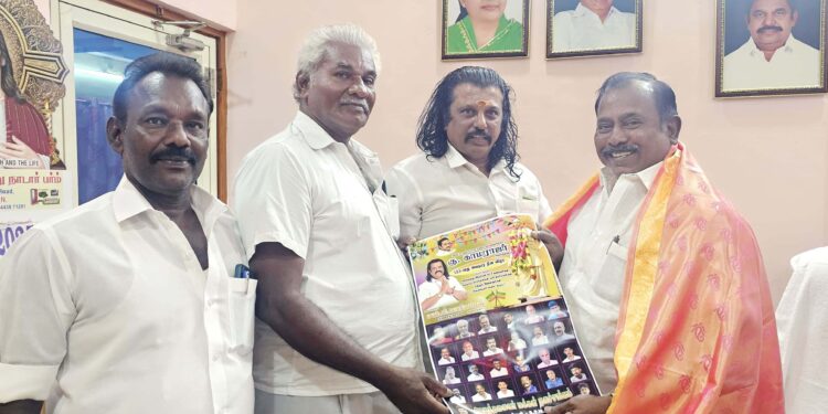 காமராஜரின் 123வது பிறந்தநாள் விழா முன்னாள் அமைச்சர் அதிமுக மாநில வர்த்தக அணி செயலாளர் சி.த.செல்லப்பாண்டியனை நேரில் சந்தித்து பெருந்தலைவர் மக்கள் நலச்சங்கம் அமைப்பு தலைவர் எஸ்.பி. மாரியப்பன் அழைப்பிதழ் வழங்கினார்.