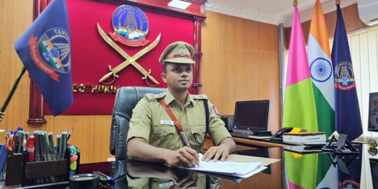 தூத்துக்குடி எஸ்ஐ  தரணியாவுக்கு   எஸ்பி ஆல்பர்ட் ஜான் சான்றிதழ் வழங்கி பாராட்டு!!