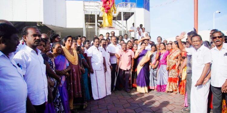 தூத்துக்குடியில் கலைஞர் நினைவு நாளையொட்டி அமைதி ஊர்வலம் நடைபெற்றது. அவரது சிலைக்கு அமைச்சர் கீதாஜீவன், மேயர் ஜெகன் பெரியசாமி ஆகியோர் மாலை அணிவித்து மரியாதை செய்தனர்.