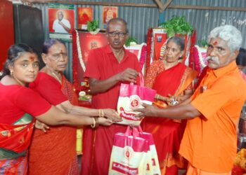 ஆதிபராசக்தி வழிபாட்டு மன்றத்தில் இயற்கை சீற்றம் தனிய வேண்டி மாபெரும் கலச விளக்கு வேள்வி பூஜை!!