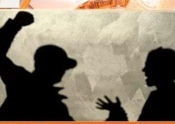 தூத்துக்குடியில் ஆயுதங்களுடன் மோதிக் கொண்ட போதை ஆசாமிகள் -தன்னந்தனியாக போராடி பெரும் அசம்பாவிதத்தை தடுத்த பெண் உதவி ஆய்வாளர் பொதுமக்கள் மத்தியில் குவியும் பாராட்டுகள்