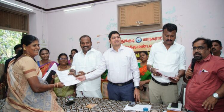 தூத்துக்குடி மாநகராட்சி கிழக்கு மண்டலத்தில் பொதுமக்கள் குறைதீர்க்கும் முகாம் :  255 மனுக்கள் வரப்பெற்றதில் 221 மனுக்களுக்கு தீர்வு மேயர் ஜெகன்  பெரியசாமி தகவல்