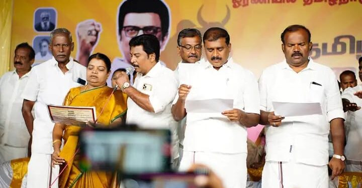 எந்த சமரசத்திற்கும் இடம் கொடுக்காமல் தமிழ்நாட்டின் உரிமைகளை காத்து நிற்கும் நம்  முதலமைச்சர் மு.க.ஸ்டாலின் தமிழ்நாட்டு மக்கள் ஓரணியில் இணைந்ததன் மூலம் 2026 இல் மீண்டும் தனி பெரும்பான்மையுடன் முதல்வராகிறார் அமைச்சர் கீதா ஜீவன் அனல் பறக்கும் பேச்சு!!