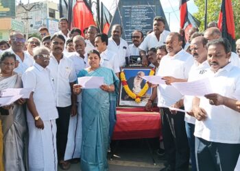 தூத்துக்குடியில் பெரியார் 147வது பிறந்தநாளையொட்டி அவரது சிலைக்கு அமைச்சர் கீதாஜீவன், மேயர் ஜெகன் பெரியசாமி மாலை அணிவித்து மரியாதை செய்தனர்