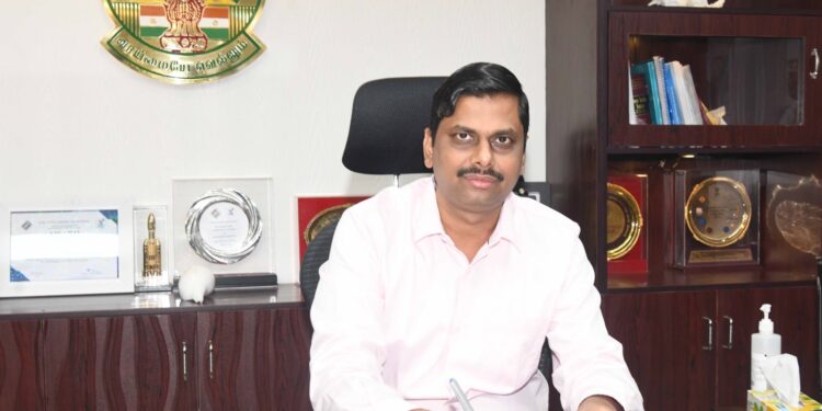 தூத்துக்குடியில் அரசு புறம்போக்கு இடத்தை அதிகாரிகள் துணையுடன் ஆக்கிரமிப்பு செய்யும் நபர்கள் மீது கலெக்டர் இளம்பகவத் நடவடிக்கை எடுப்பாரா? – முன்னாள் அமைச்சர் சி.த.செல்லப்பாண்டியன் கேள்வி.