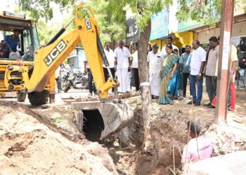 தூத்துக்குடி காமராஜ் கல்லூாி பகுதியில் அமைச்சர் கீதாஜீவன் ஆய்வு