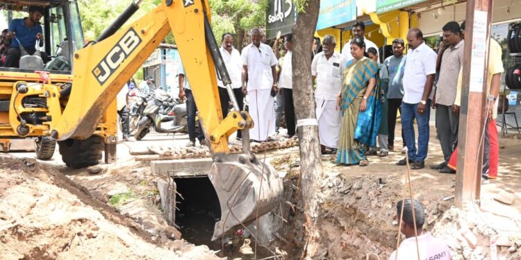 தூத்துக்குடி காமராஜ் கல்லூாி பகுதியில் அமைச்சர் கீதாஜீவன் ஆய்வு