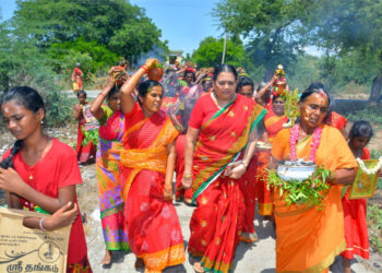 மழைவளம் வேண்டி ஆதிபராசக்தி வழிபாட்டு மன்றம்  சார்பில் கஞ்சி கலயம், அக்னிசட்டி ஊர்வலம்!