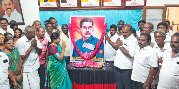 தூத்துக்குடியில் இம்மானுவேல் சேகரன் பிறந்த தினத்தையொட்டி அமைச்சர் கீதாஜீவன் மலர் தூவி மரியாதை