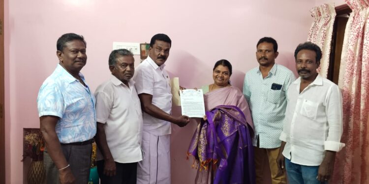 தூத்துக்குடியில் கிறிஸ்துமஸ் விழா கரோல் வாகன கொண்டாட்ட நிகழ்ச்சிக்கு முன்னேற்பாடு செய்து தர அமைச்சர் கீதாஜீவனிடம் கோரிக்கை