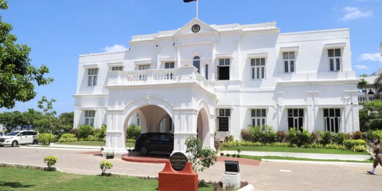 1999 பேட்ச் பெண் எஸ். ஐ., க்கள் குமுறல் -டிஜிபி அலுவலகத்திற்கு மனு