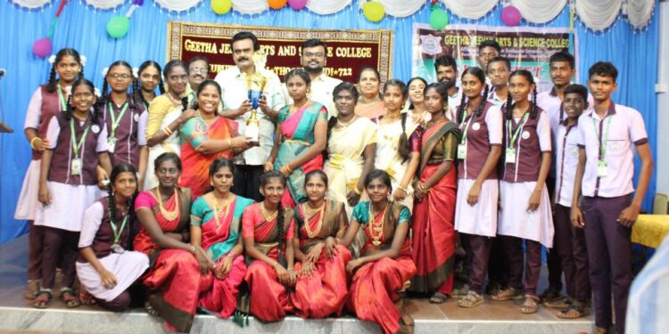 குறுக்குசாலை கீதாஜீவன் கலை அறிவியல் கல்லூரியில் பள்ளிக்களுக்கான போட்டி நடைபெற்றது.