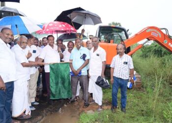 மழைக்காலங்களில் தாமிரபரணி ஆற்றில் வெள்ளம் ஏற்பட்டு தண்ணீர் வீணாக கடலுக்கு செல்வதை தடுக்கும் வகையில் புதிய நீர் வழி திட்டத்தை உருவாக்க வேண்டும் என்று இயேசு விடுவிக்கிறார் ஊழியங்களின் ஸ்தாபகர் சகோதரர் மோகன் சி லாசரஸ் கோரிக்கை :