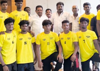 தூத்துக்குடி மாவட்ட ஜூனியர் அமைச்சூர் கபடி போட்டி ஓட்டப்பிடாரம் அணி சாம்பியன்ஷிப் வென்றது :ஒட்டப்பிடாரம் வடக்கு ஒன்றிய திமுக செயலாளர், மாவட்ட அமைச்சூர் கபடி கழக துணைத் தலைவருமான இளையராஜா, வெற்றி பெற்ற அணி வீரர்களுடன் அமைச்சர் அனிதா ஆர் ராதாகிருஷ்ணனிடம் வாழ்த்து பெற்றனர்.