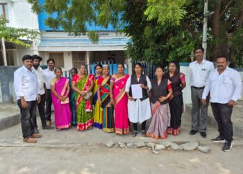 முதல்வா் மு.க. ஸ்டாலின் மனைவி துா்காவை அநாகரிகமாக பேசியதாக பிஜேபி நிா்வாகிகள் மீது நடவடிக்கை எடுக்க திமுக வழக்கிறஞர் அணியினர் ஏஎஸ்பியிடம் பரபரப்பு புகாா் : நடவடிக்கை எடுக்க காலதாமதமானால் வடக்கு மாவட்ட திமுக சார்பில் போராட்டம் நடைபெறும் என தெரிவித்தனர்.