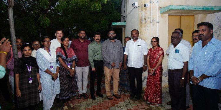 தூத்துக்குடி மாநகர பகுதியில் பெண்கள் மற்றும் பொதுமக்களின் பாதுகாப்பிற்காக PSG VESTMENTS நிறுவனர் சுகந்த் பர்ணபாஸ் ஏற்பாட்டில் ரோட்டரி கிளப் மூலம் 48 கண்காணிப்பு கேமரா பொருத்தப்பட்டு மாநகராட்சி வசம் ஒப்படைக்கப்பட்டது.