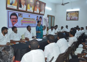 இளைஞர் அணியினா் கடமை உணா்வோடு பணியாற்ற வேண்டும் அமைச்சா் கீதாஜீவன் பேசினாா்.