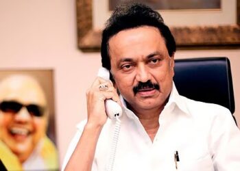 விபத்தில் பாதிக்கப்பட்ட தூத்துக்குடி திமுக ஒன்றிய செயலாளர் சரவணக்குமாரிடம் முதல்வர் ஸ்டாலின் நலம் விசாரித்தார்.