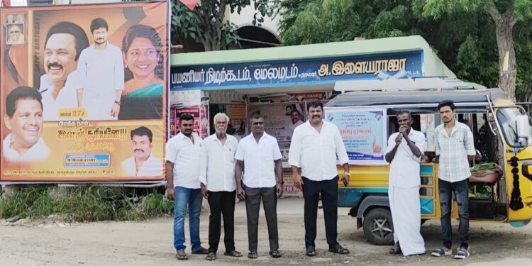ஓட்டப்பிடாரம் வடக்கு ஒன்றியம் பகுதியில் தீவிர திருத்தப் பணிகள் குறித்து ஓன்றிய செயலாளர் இளையராஜா ஏற்பாட்டில் விழிப்புணா்வு ஆட்டோ பிரச்சாரம்