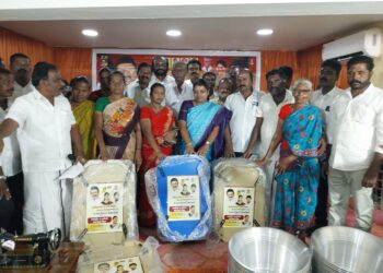 தமிழகத்தில் புரளிகள் மூலம் குளறுபடிகளை ஏற்படுத்தி குளிா்காய நினைப்பவா்கள் எண்ணம் நிறைவேறாது நலத்திட்ட உதவிகளை வழங்கி மீனவா் தின விழாவில் அமைச்சர் கீதாஜீவன் சூளுரை