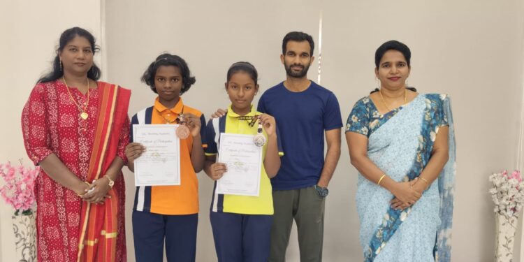 கொட்டும் மழையில் மேயர் ஜெகன் பெரியசாமி மாநகராட்சி முழுவதும் ஆய்வு மேற்கொண்டார்