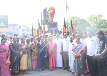 தூத்துக்குடியில் பெரியார் நினைவு நாளையொட்டி அவரது சிலைக்கு அமைச்சர் கீதாஜீவன், மேயர் ஜெகன் பெரியசாமி மாலை அணிவித்து மரியாதை