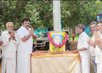 டாக்டர் அண்ணல் அம்பேத்காரின் நினைவு நாள் – ஓட்டப்பிடாரம் வடக்கு ஒன்றிய திமுக  சார்பில் ஒன்றியச்  செயலாளர் இளையராஜா மாலை அணிவித்து மரியாதை செய்தாா் !