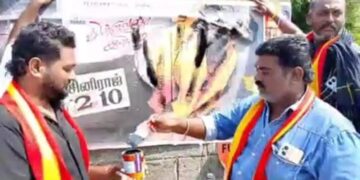 தூத்துக்குடியில் ஒட்டப்பட்ட சினிமா ஆபாச வால்போஸ்டர் பெண்கள், மாணவிகள் முகம் சுழிப்பு :தூத்துக்குடி மாநகர தமிழக வெற்றி கழகத்தினர்.கருப்பு பெயிண்ட் கொண்டு வந்து செய்த சம்பவம் குவியும் பாராட்டுக்கள்!!