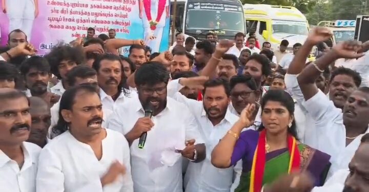 காமராஜரை இழிவாக பேசிய யூடியூப்பர் முக்தாரை கைது செய்ய வலியுறுத்தி தூத்துக்குடியில் அனைத்து நாடார் இயக்கங்களின் கூட்டமைப்பு சார்பில் மாபெரும் கண்டன ஆர்ப்பாட்டம் : பல்வேறு அரசியல் கட்சி நிர்வாகிகள், அமைப்புகள் பங்கேற்பு!!