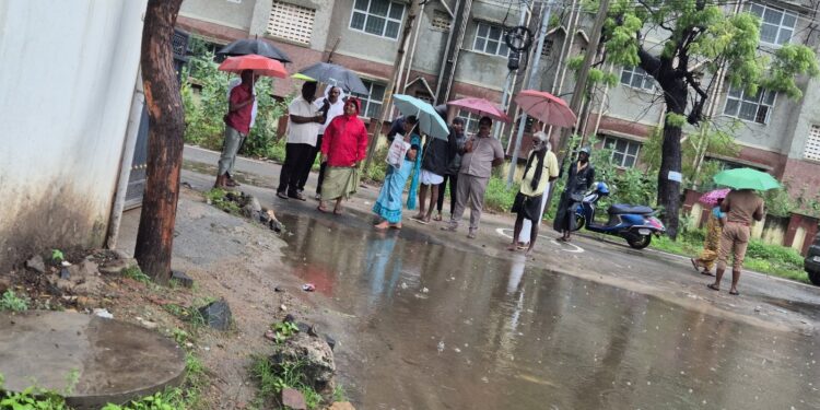 தூத்துக்குடி சங்கா் காலணி சின்னமணி நகா் லயன்ஸ் டவுன் உள்ளிட்ட பல பகுதிகளில் அமைச்சர் கீதாஜீவன் ஆய்வு