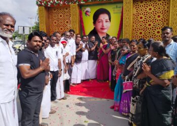 முன்னாள் முதலமைச்சர் ஜெயலலிதா 9 ஆவது ஆண்டு நினைவு நாளையொட்டி முன்னாள் அமைச்சர் சி.த.செல்லப்பாண்டியன் மலர் அஞ்சலி