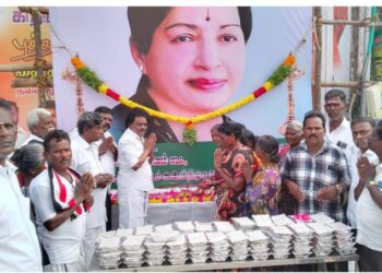 முன்னாள் முதலமைச்சர் ஜெயலலிதா 9 ஆவது ஆண்டு நினைவு நாளையொட்டி ஓ.பி.எஸ் அணி ஏசாதுரை  மலர் அஞ்சலி செலுத்தினார்