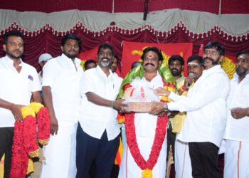 கரூர் மாவட்டத்தைச் சேர்ந்த பல்வேறு அரசியல் கட்சியினர் சுமார் 100 க்கு மேற்பட்டோர் முக்கிய பிரமுகர் காமேஷ்வரன் ஏற்பாட்டில் தமிழ் தேசிய பார்வர்ட் பிளாக் கட்சியில் அதன் நிறுவனத்தலைவர் வழக்கறிஞர் சங்கிலி அவர்கள் முன்னிலையில் இணைந்தனர்.