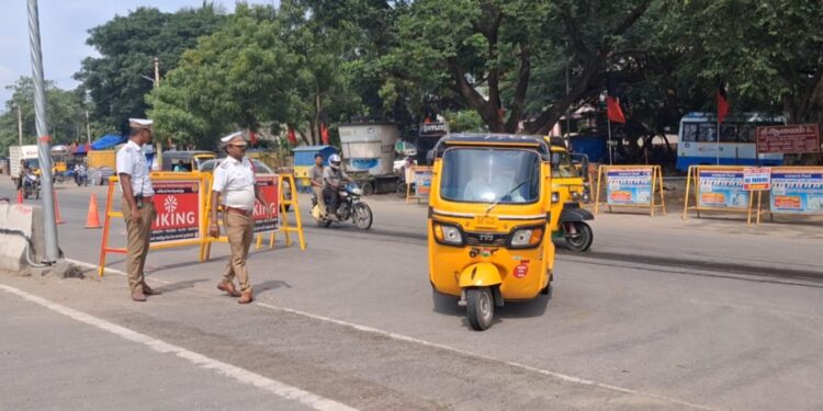 பொன்மேனி பேருந்து நிறுத்தம் அருகே போக்குவரத்து மாற்றம் -பொதுமக்கள் வரவேற்பு