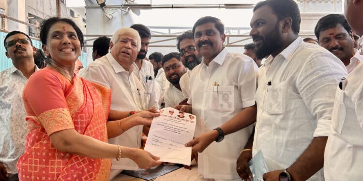 தூத்துக்குடி தொகுதியில் அதிமுக சார்பில் போட்டியிட முன்னாள் மத்திய கூட்டுறவு வங்கித்தலைவர் சுதாகர் விருப்பமனு