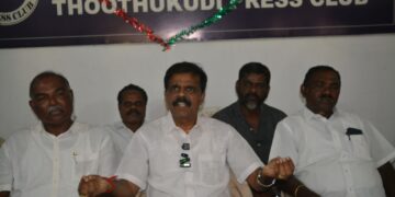 உதயநிதி ஸ்டாலின் பிறந்தநாளை முன்னிட்டு தூத்துக்குடியில் திரைப்பட தயாரிப்பாளர் 48 பேருக்கு பி.டி.செல்வக்குமார் ஆட்டுக்குட்டி வழங்கினார்.