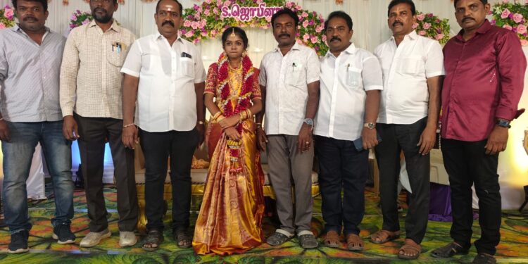 தூத்துக்குடி செய்தியாளா் சேகா் இல்ல விழா : பத்திாிகையாளா்கள் அரசியல் கட்சி பிரமுகா்கள் உள்பட பலா் வாழ்த்தினாா்கள்.