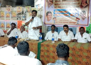 தமிழ்நாடு முதலமைச்சா் மு.க.ஸ்டாலின்  லட்சியமான 200 தொகுதிகளில் வெற்றி பெறும் இலக்குடன்  இளைஞர் அணியினா் 65 நாட்கள் கண் தூங்காமல் தீவிரமாக பணியாற்ற வேண்டும் : இளைஞர் அணி ஆலோசனைக் கூட்டத்தில்  ஓட்டப்பிடாரம் வடக்கு  ஓன்றிய திமுக செயலாளர் இளையராஜா பேசினாா்.