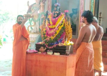 தூத்துக்குடி ஸ்ரீ பிரத்தியங்கிரா தேவி ஆலயத்தில் சற்குரு சீனிவாச சித்தர் தலைமையில் உலகில் அன்பு, அமைதி நிலவவேண்டியும், தொழில்கள் சிறந்திடவும், மகாயாகம் வழிபாடு நடைபெற்றது.