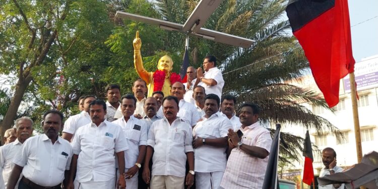 தூத்துக்குடியில் பேரறிஞர் அண்ணாவின் 57 வது நினைவு நாளையொட்டி அவரது சிலைக்கு அமைச்சர் அனிதா ராதாகிருஷ்ணன் மாலை அணிவித்து மாியாதை!”