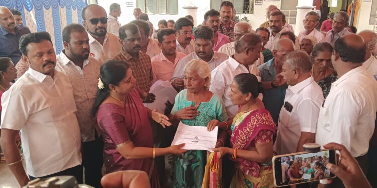 மூத்தோா்கள் நலனை கருத்தில் கொண்டு குடும்ப அட்டைதாரர்கள் கைரேகை மற்றும் கருவிழி பதிவு விழாதவர்களுக்கு மாற்று ஏற்பாடாக சிறப்பு முகாம் : சமூக நலத்துறை அமைச்சர் கீதா ஜீவன் துவக்கி வைத்து ஆணை வழங்கினார்!!