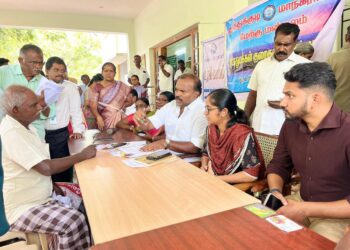 40 ஆண்டுகளுக்கு முன்பிருந்த சாலைதான் இருக்கிறது. அதை முறைப்படுத்தி பொதுமக்கள் நலன் பாதுகாக்கப்படுகிறது. தூத்துக்குடி மேற்கு மண்டலத்தில் நடைபெற்ற குறைதீர்க்கும் முகாமில் மேயர் ஜெகன் பெரியசாமி பேசினாா்.