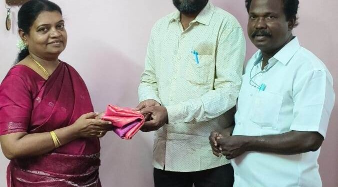 முதல்வர் ஸ்டாலின் பத்திரிகையாளர்களுக்கு ஓய்வூதியம் உயர்த்தி உத்தரவிட்டதற்கு அமைச்சர் கீதாஜீவனை பத்திரிகையாளர்கள் சந்தித்து  நன்றி தெரிவித்துக் கொண்டனர்.