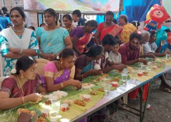 தூத்துக்குடி ராஜகோபால் நகர் அருள்மிகு ஸ்ரீ முத்தாரம்மன் திருக்கோவில் 33 ஆம் ஆண்டு கொடை விழாவை முன்னிட்டு மாபெரும் மகா அன்னதானம்