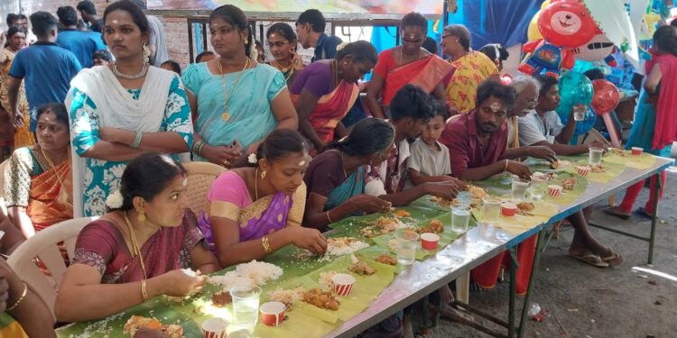 தூத்துக்குடி ராஜகோபால் நகர் அருள்மிகு ஸ்ரீ முத்தாரம்மன் திருக்கோவில் 33 ஆம் ஆண்டு கொடை விழாவை முன்னிட்டு மாபெரும் மகா அன்னதானம்