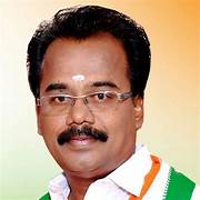 முன்னாள் அதிமுக அமைச்சர் சண்முகம் எம்.பி நிதானத்தில்தான் பேசுகிறாரா என்று தெரியவில்லை. அவர் நிதானத்தோடு இருந்திருந்தால் இது போன்ற கருத்துக்களை தெரிவித்திருக்க மாட்டார் நயனதாராவிடம் மன்னிப்பு கேட்க வேண்டும் காங்கிரஸ் முரளிதரன் அறிக்கை