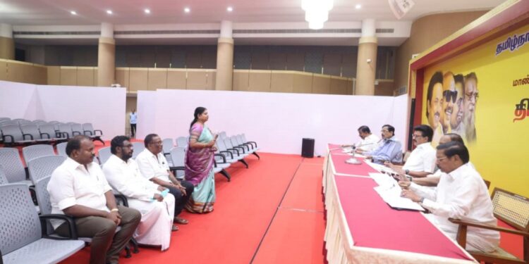 தூத்துக்குடி தொகுதியில் திமுக சாா்பில் போட்டியிட விருப்பமனு அமைச்சா் கீதாஜீவன், மேயா் ஜெகன் பொியசாமி ஆகியோாிடம் முதல்வா் ஸ்டாலின் நோ்காணல்