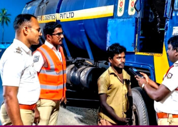 குடிபோதையில் வாகனம் ஓட்டுபவர்கள் போக்குவரத்து விதிமுறைகளை மீறுபவர்கள் மீது பாயும் அதிரடி நடவடிக்கை :: மாவட்ட எஸ்பி, டவுன் டிஎஸ்பி, தூத்துக்குடி போக்குவரத்து காவல் ஆய்வாளர் வில்லியம் பெஞ்சமின் தலைமையிலான போக்குவரத்து போலீசாருக்கு பொதுமக்கள், மற்றும் பல்வேறு அமைப்புகள் சார்பில் குவியும் பாராட்டுக்கள்!!
