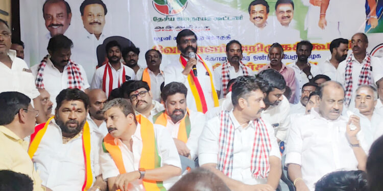 கொடைக்கானலில் பழனி சட்டமன்றத் தொகுதி அதிமுக வேட்பாளர் அறிமுக கூட்டம் : 20 தினங்கள் இரவு பகல் பாராமல் தேசிய ஜனநாயக கூட்டணி கட்சியினர் பாடுபட வேண்டும் தமிழ் தேசிய பார்வர்டு பிளாக் கட்சி பொதுச் செயலாளர் கோடை வி.ஆனந்த் எழுச்சி உரை 